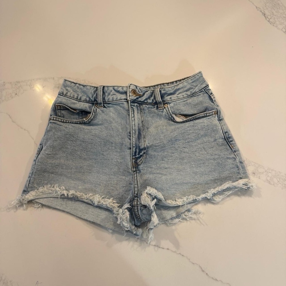 H&M blue denim shorts